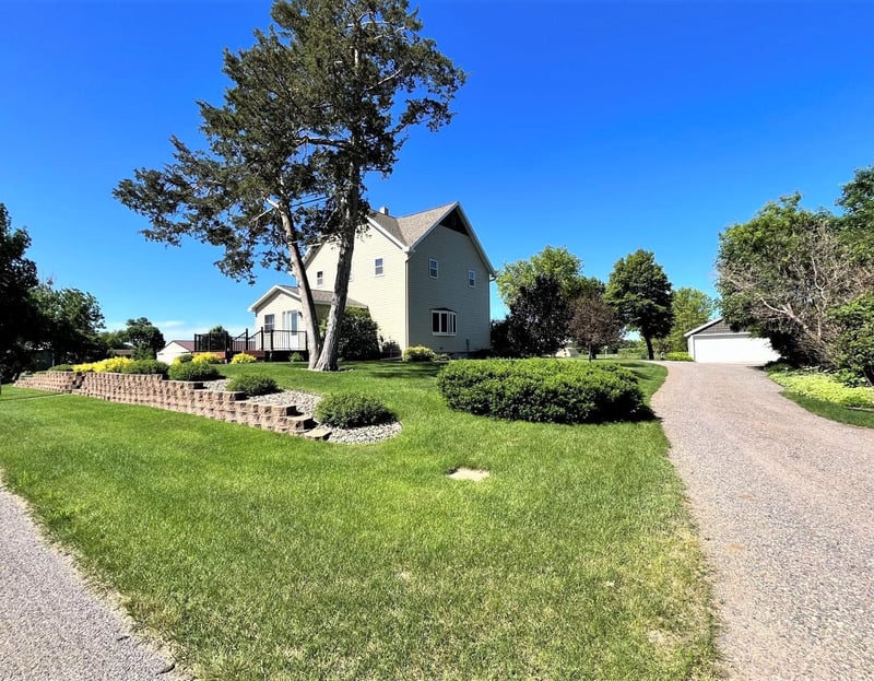 523 5th Ave SE, Melrose, MN 56352