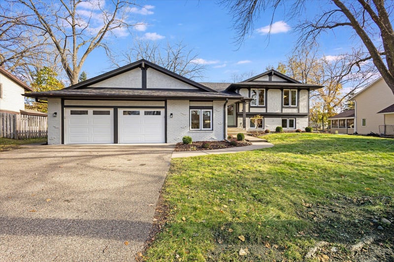 133 Kentucky Ave S, Golden Valley, MN 55426