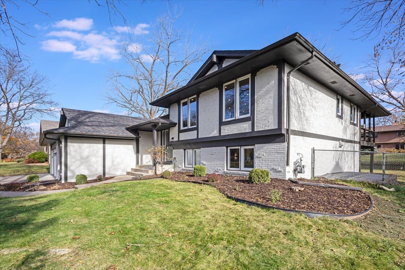 133 Kentucky Ave S, Golden Valley, MN 55426