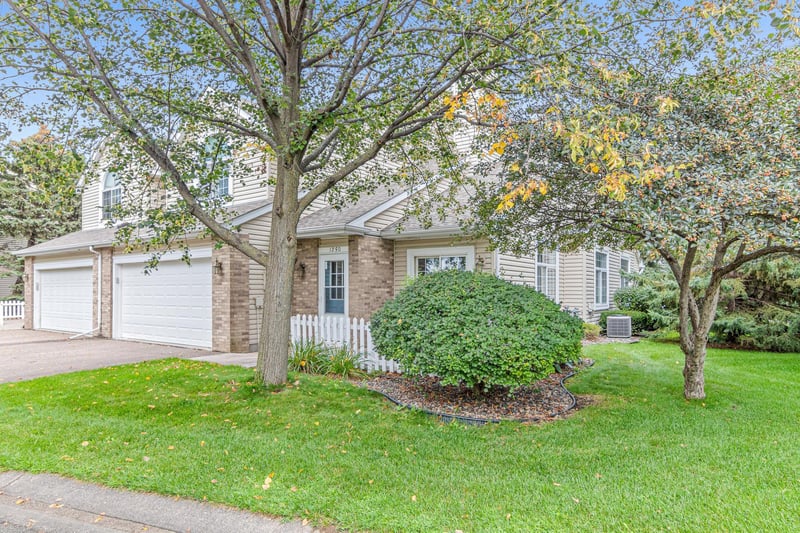 1750 Maple Ct, Falcon Heights, MN 55113