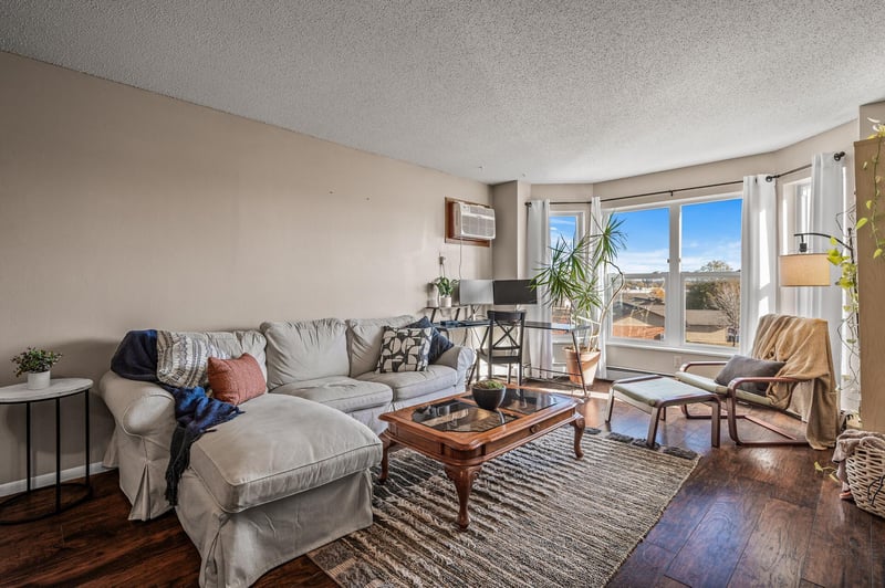 720 3rd Ave NE #322, Minneapolis, MN 55413