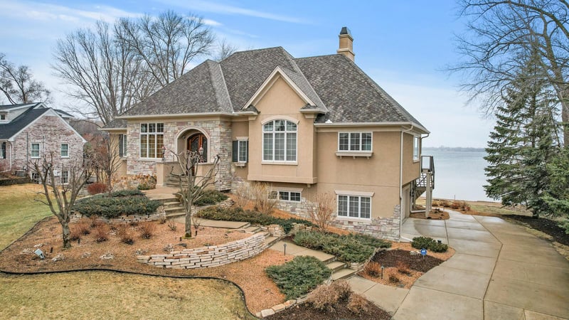 10 Peninsula Rd, White Bear Lake, MN 55110