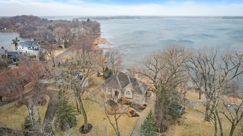 10 Peninsula Rd, White Bear Lake, MN 55110