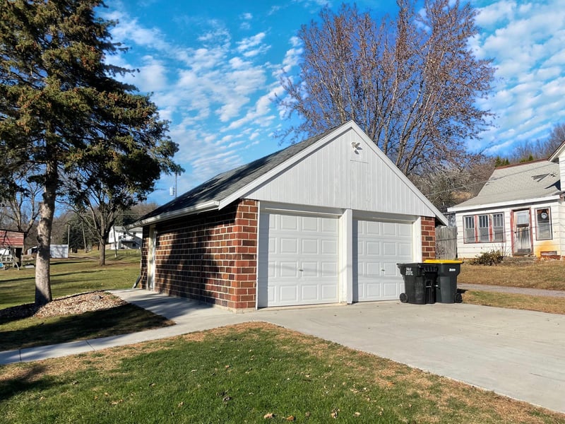 111 N Walnut Dr, Morton, MN 56270