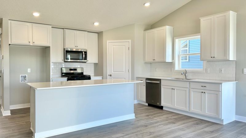 2109 Ardmore Pl, Shakopee, MN 55379