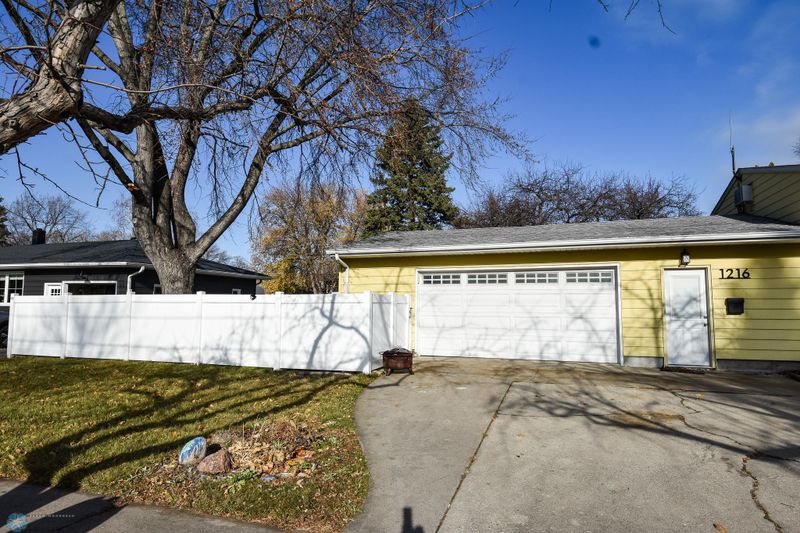 1216 24th Ave S, Moorhead, MN 56560