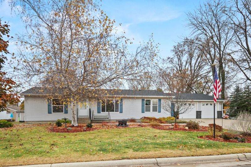 126 5th St, Kenyon, MN 55946