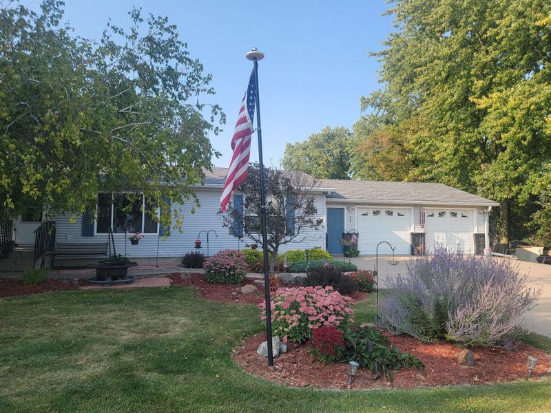 126 5th St, Kenyon, MN 55946