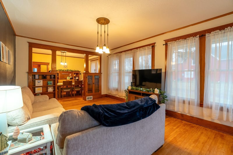 30 Estes Ave NW, Madelia, MN 56062