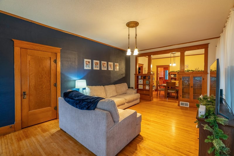 30 Estes Ave NW, Madelia, MN 56062