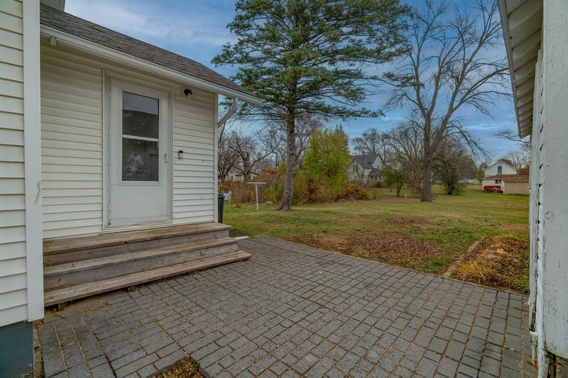 30 Estes Ave NW, Madelia, MN 56062