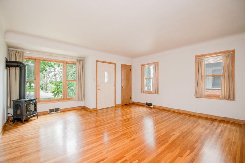 1508 Grotto St N, Saint Paul, MN 55117