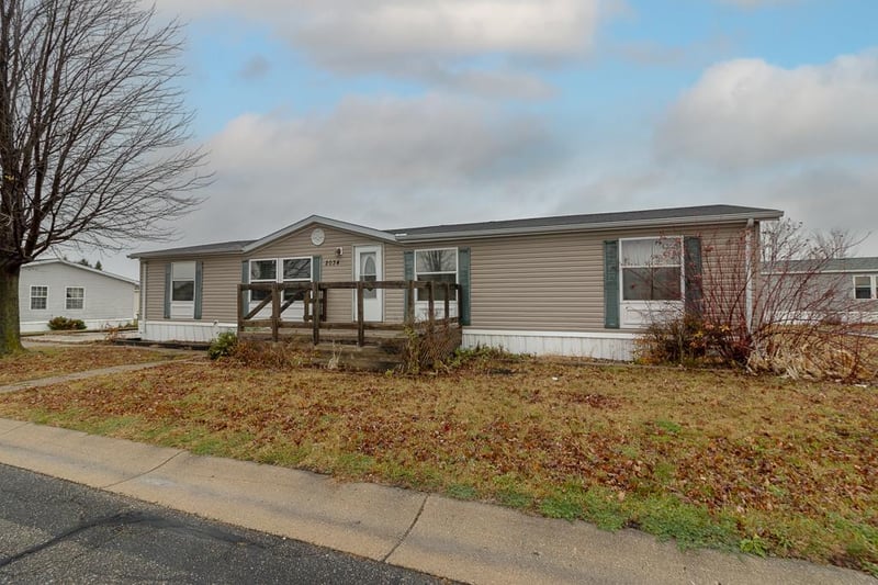 2034 Lancelot Ln, North Mankato, MN 56003