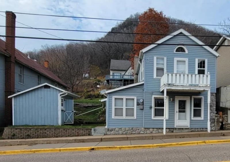59 North St, Fountain City, WI 54629