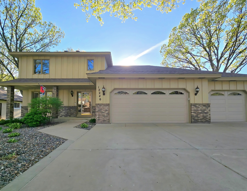 12240 Ilex St NW, Coon Rapids, MN 55448