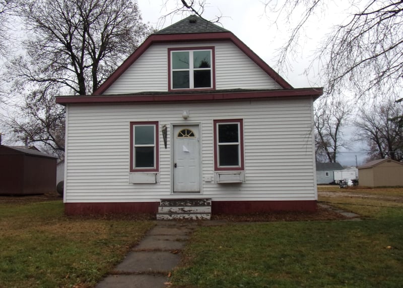 716 Bluff St, Graceville, MN 56240