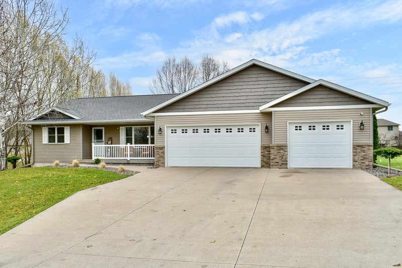 N7182 Erann Ct, Holmen, WI 54636