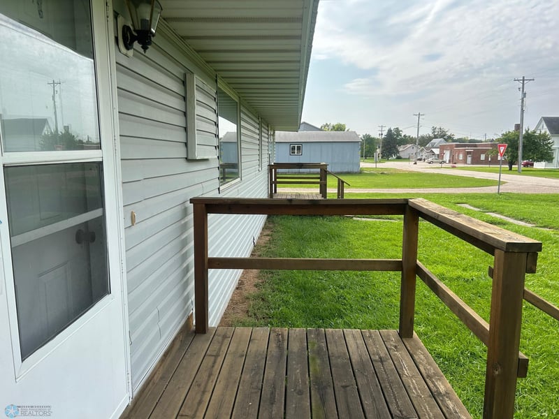 205 Johnson St, Shelly, MN 56581