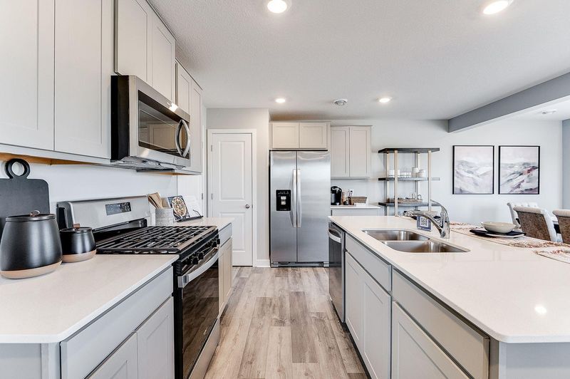 2051 Clearwater Ter, Shakopee, MN 55379