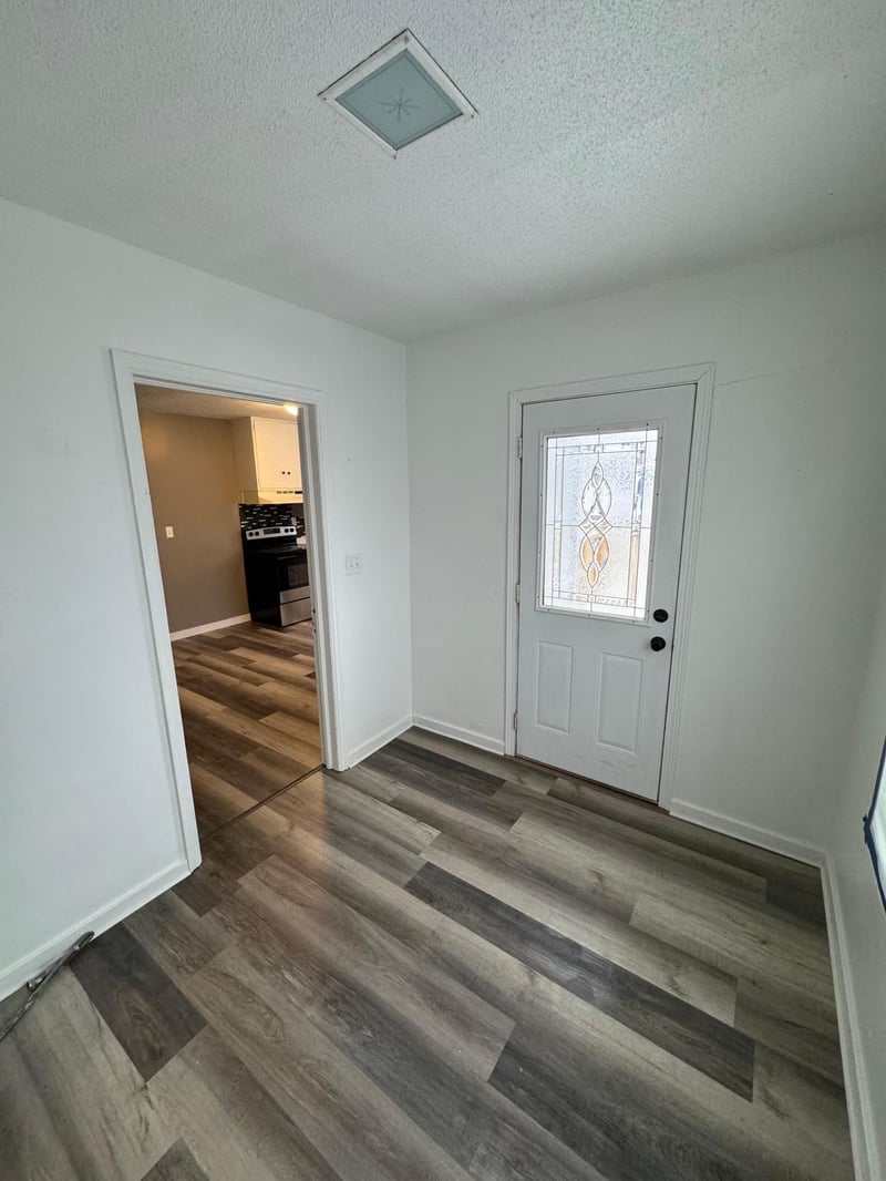 208 Dupont Ave NW, Renville, MN 56284