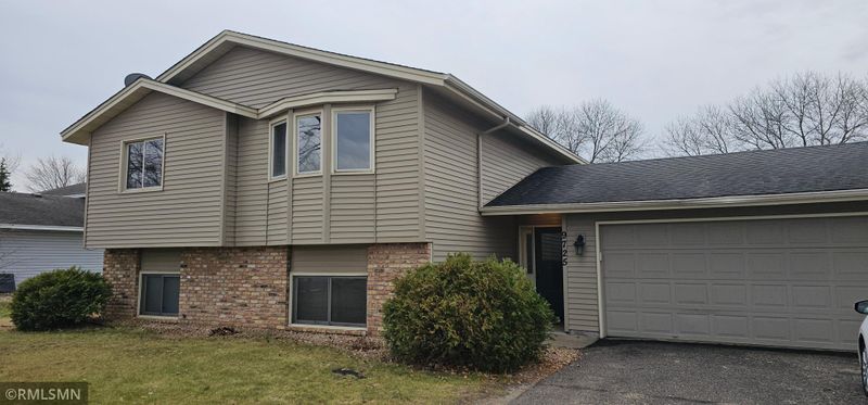 9725 Thomas Ave N, Brooklyn Park, MN 55444