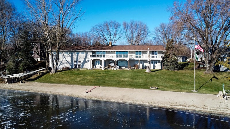 135 Fairlawn Ave E, Winsted, MN 55395