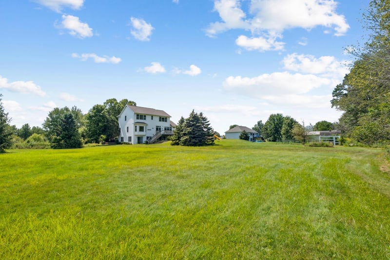 8121 Crossways Lake Dr, Columbus, MN 55025