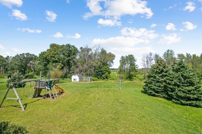 8121 Crossways Lake Dr, Columbus, MN 55025
