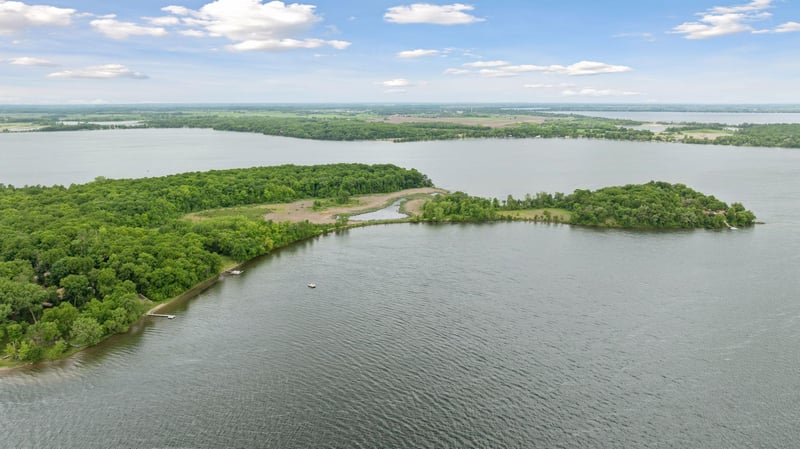 19466 Peninsula Trl, Battle Lake, MN 56515