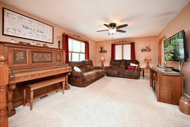 110 E Wilmar St, Rollingstone, MN 55969