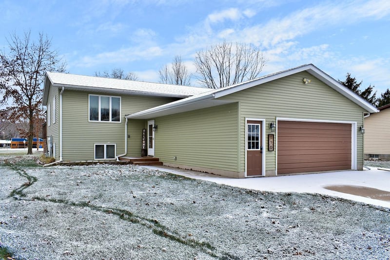 110 E Wilmar St, Rollingstone, MN 55969