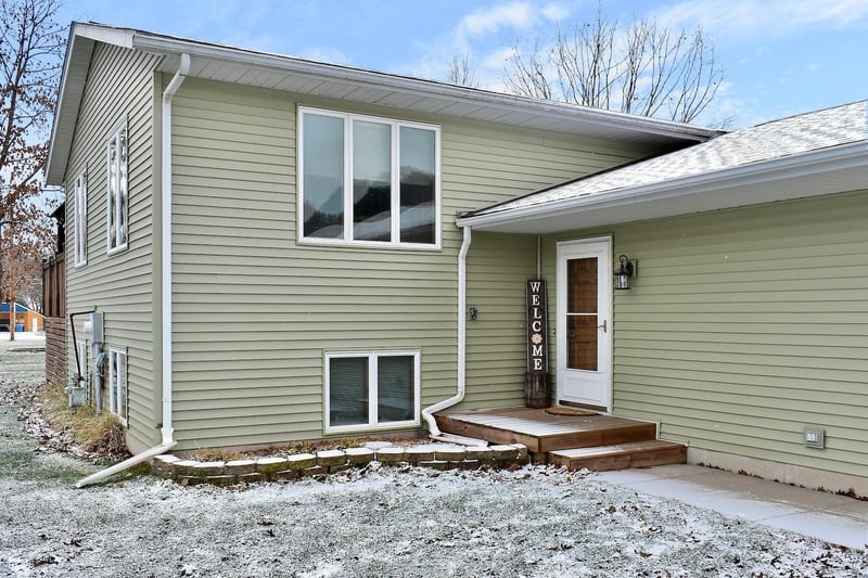 110 E Wilmar St, Rollingstone, MN 55969