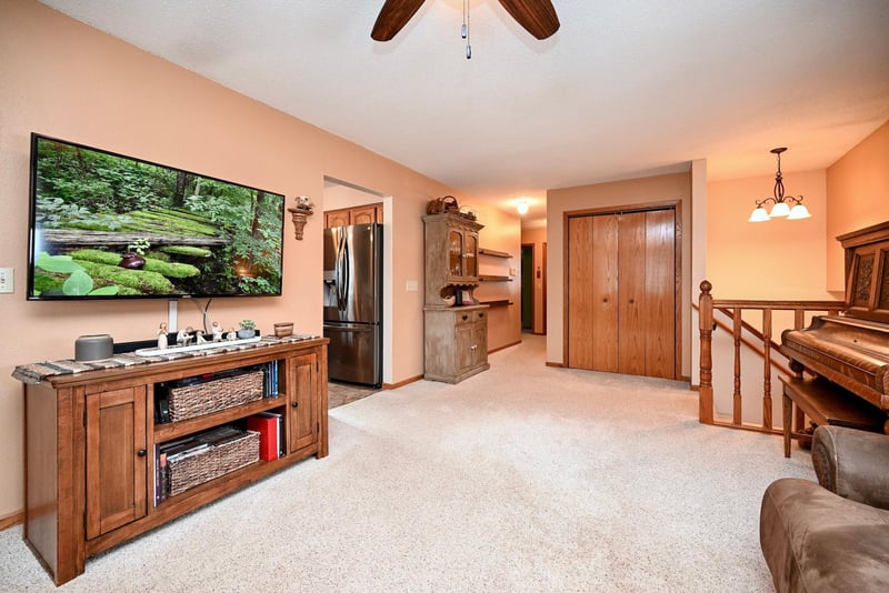 110 E Wilmar St, Rollingstone, MN 55969