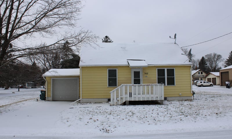 302 Borgstrom St, Upsala, MN 56384