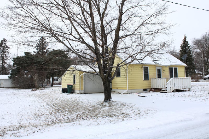302 Borgstrom St, Upsala, MN 56384