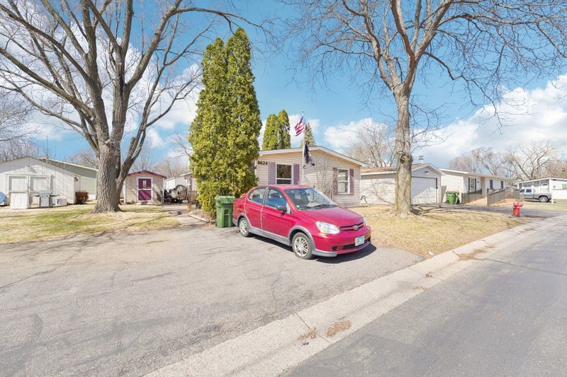 9624 Taylor St NE, Blaine, MN 55434