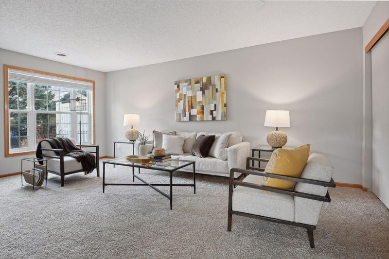 370 Wilderness Dr, Chaska, MN 55318