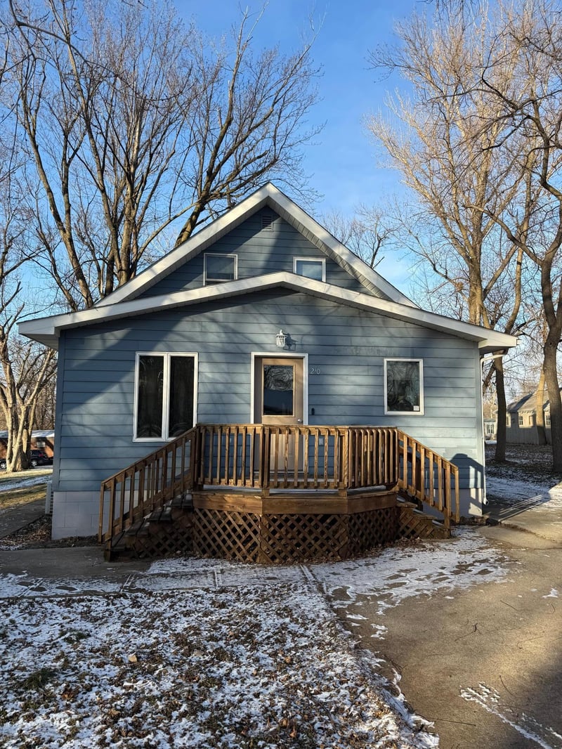 210 Jupiter St S, Cosmos, MN 56228