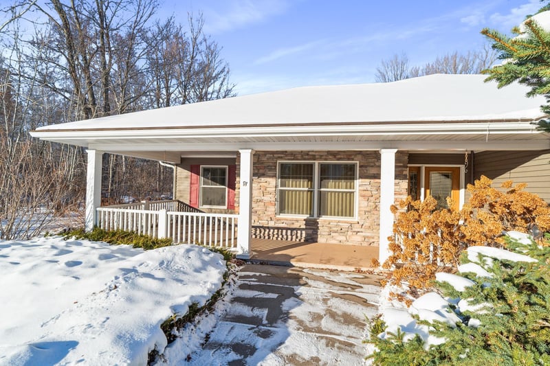 615 Crystal Dr, Duluth, MN 55811