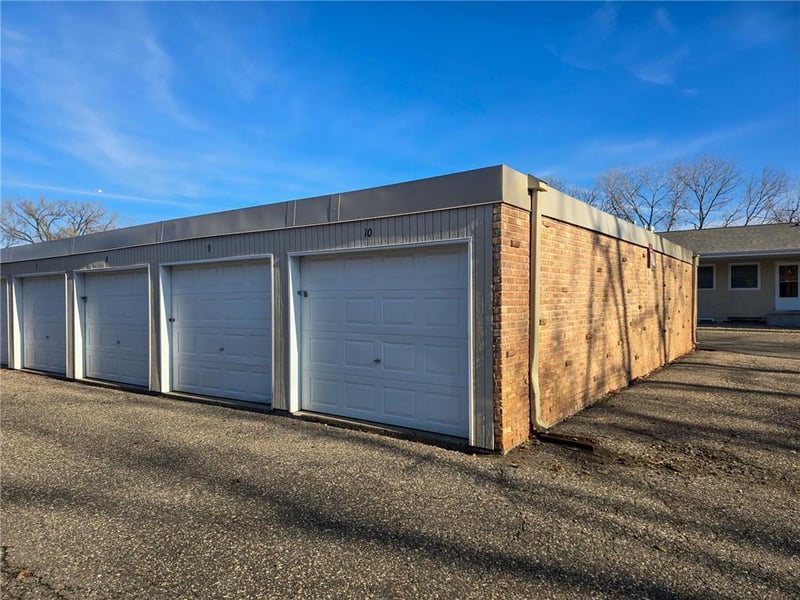 11335 12th Ave N #8, Plymouth, MN 55441