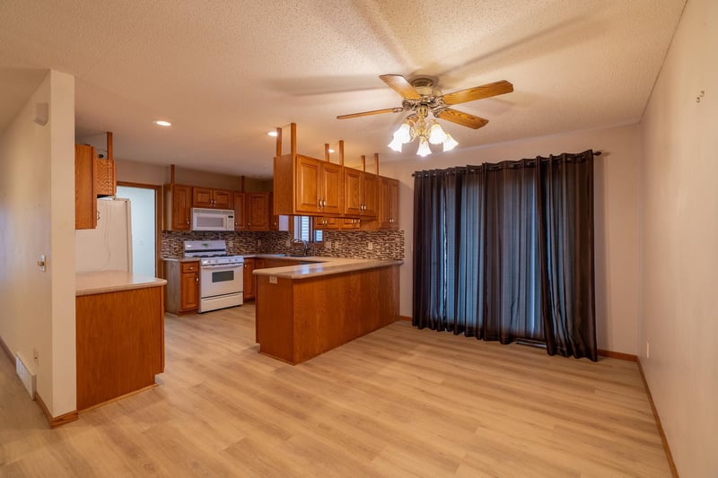 111 W 5th Ave, Minnesota Lake, MN 56068