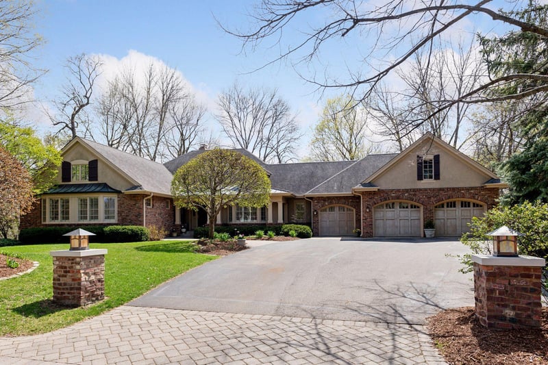 450 Peavey Ln, Wayzata, MN 55391