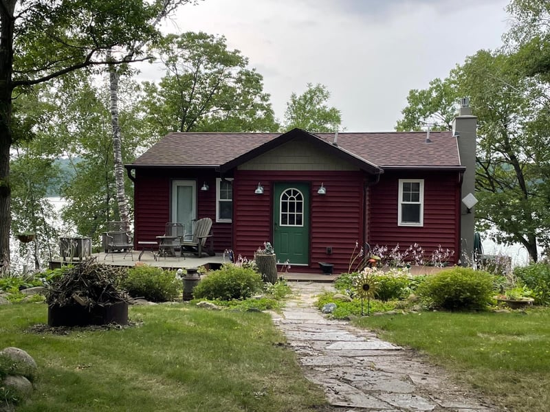 17767 Rice Lake Rd, Eden Valley, MN 55329