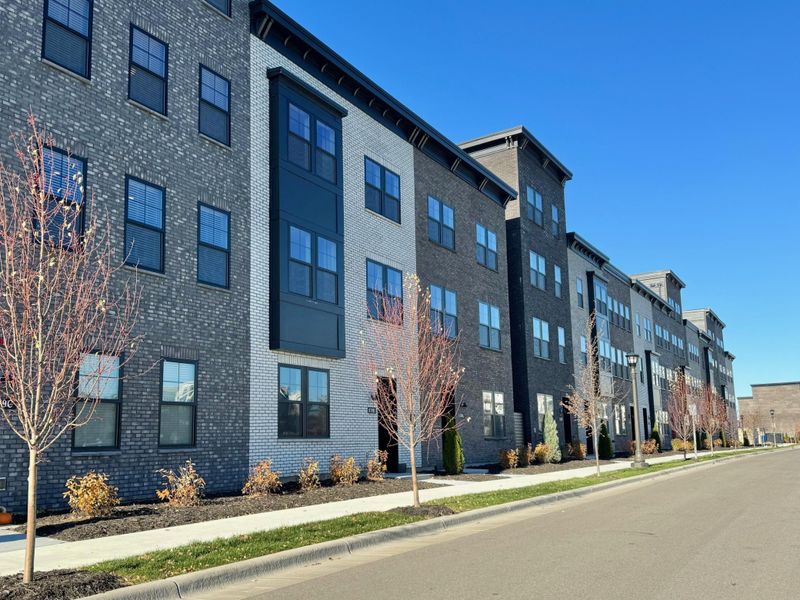 909 Mount Curve Blvd #C, Saint Paul, MN 55116