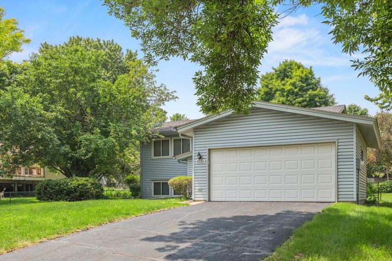 8550 Darnel Rd, Eden Prairie, MN 55347