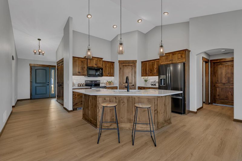 5851 Rivers Edge Dr, Saint Cloud, MN 56303