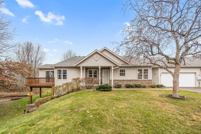 178 Wedgewood Dr, Mahtomedi, MN 55115