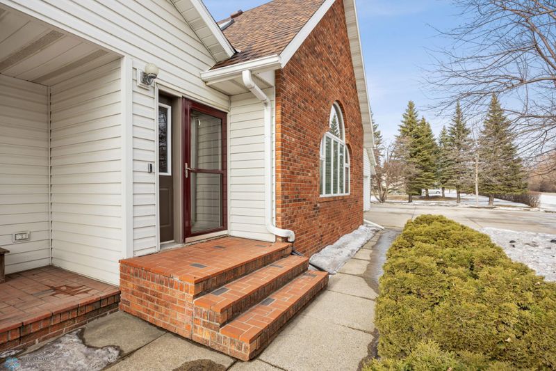 927 50th St S, Moorhead, MN 56560