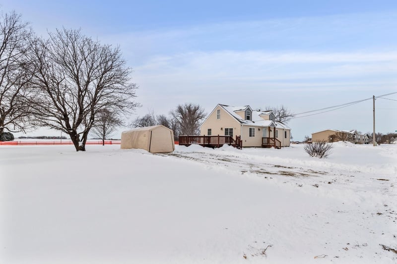 8696 8th Ave, New Auburn, MN 55366