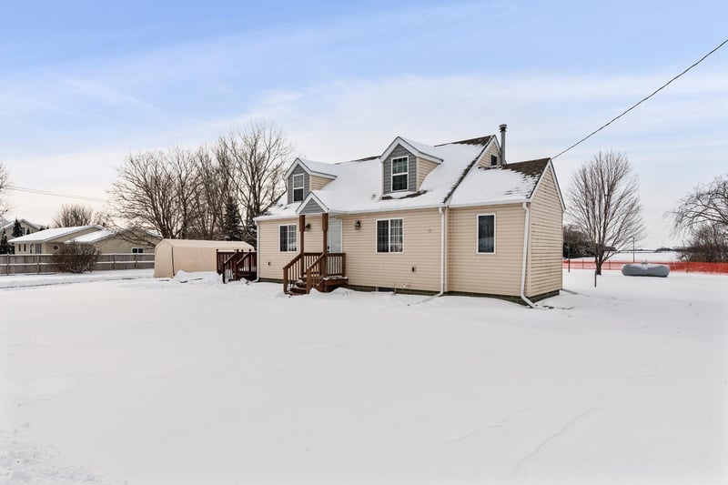 8696 8th Ave, New Auburn, MN 55366